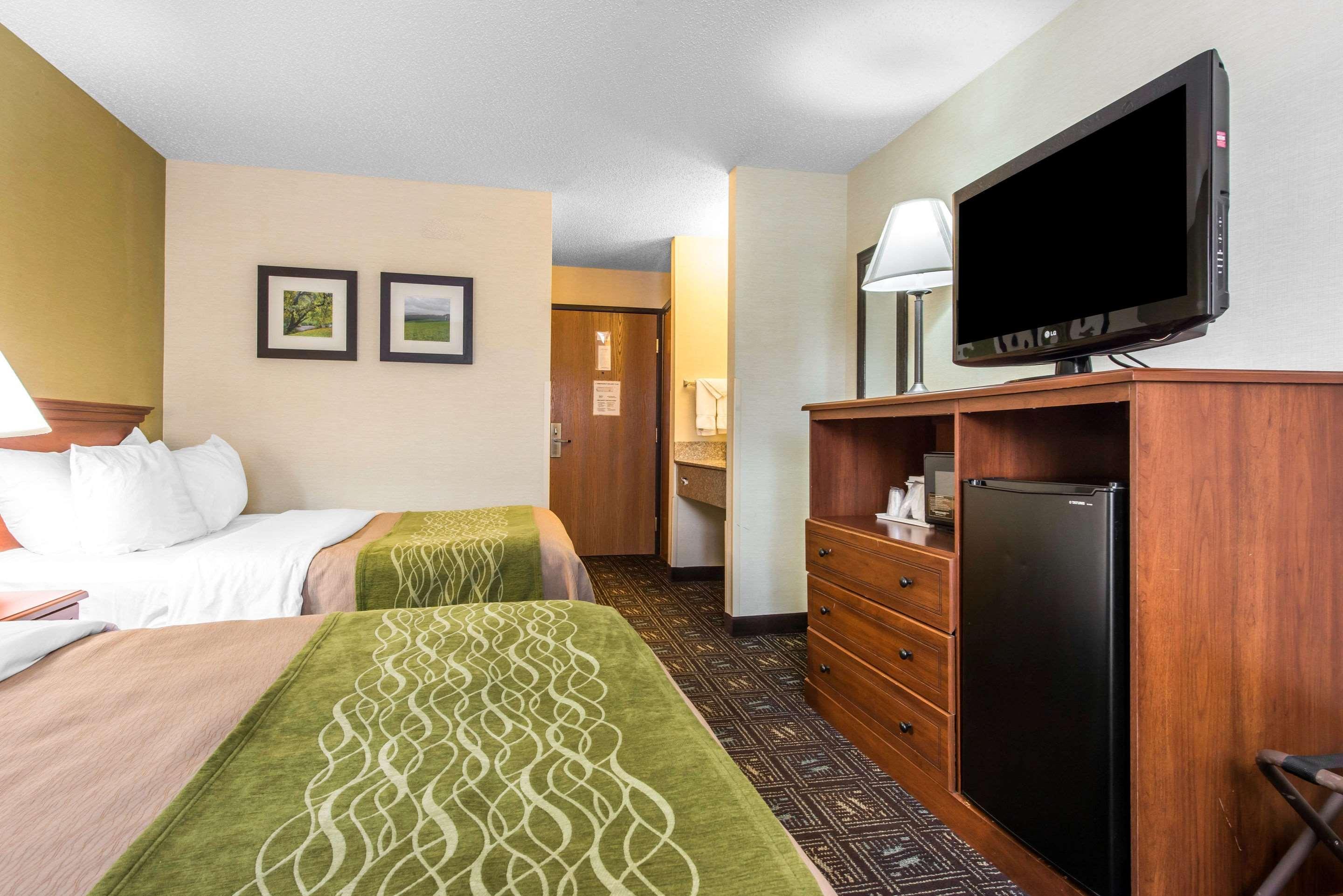 Comfort Inn Weirton Exterior photo