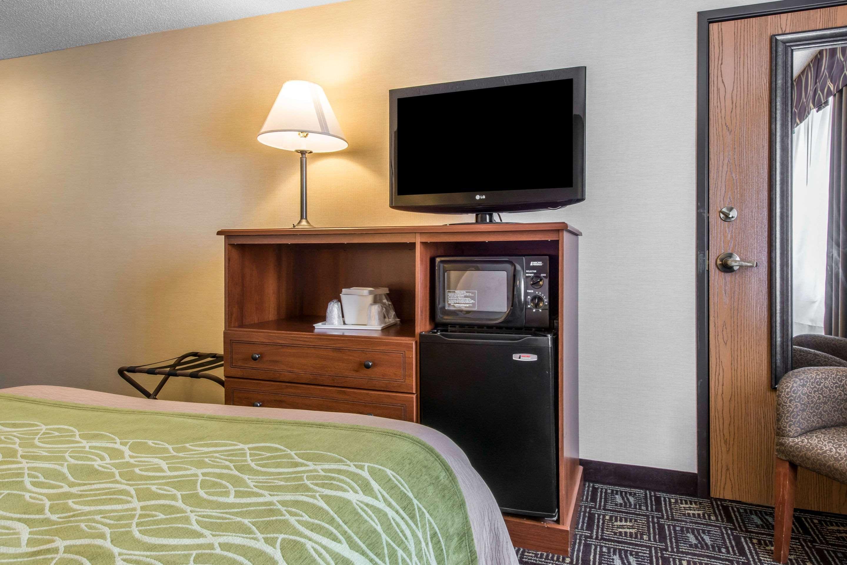 Comfort Inn Weirton Exterior photo