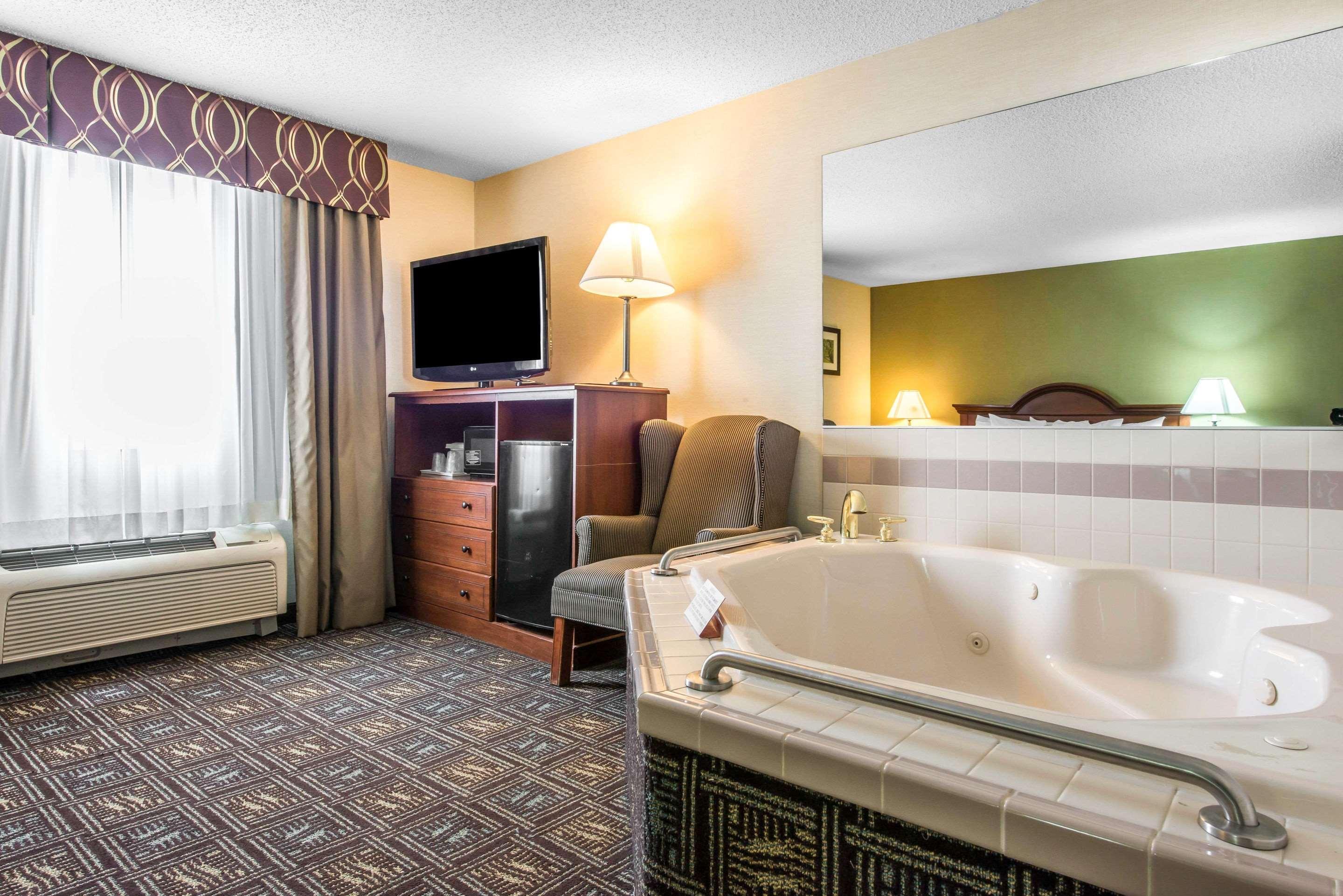 Comfort Inn Weirton Exterior photo
