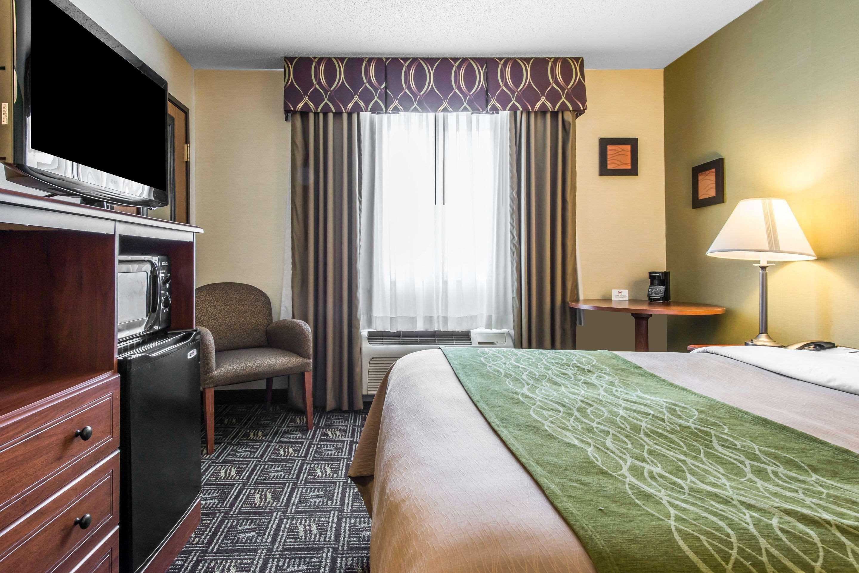 Comfort Inn Weirton Exterior photo