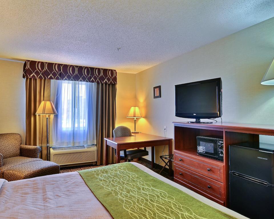 Comfort Inn Weirton Exterior photo