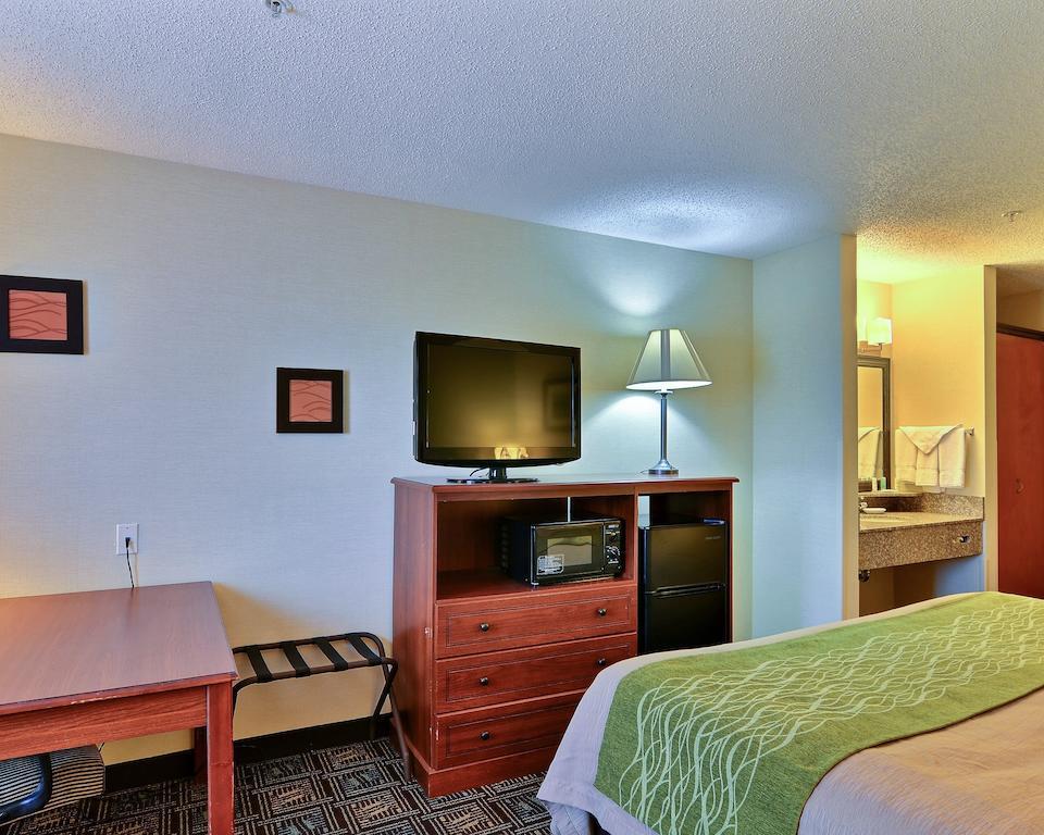 Comfort Inn Weirton Exterior photo